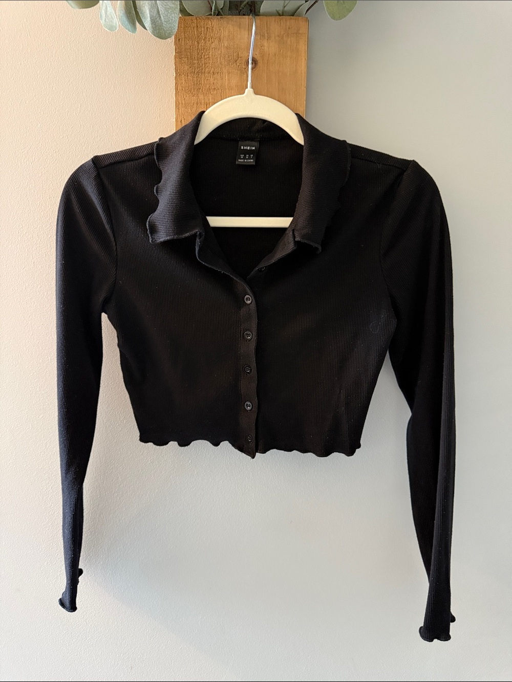 SHEIN Black Ribbed Scallop-Edge Cropped Button Cardigan, XS